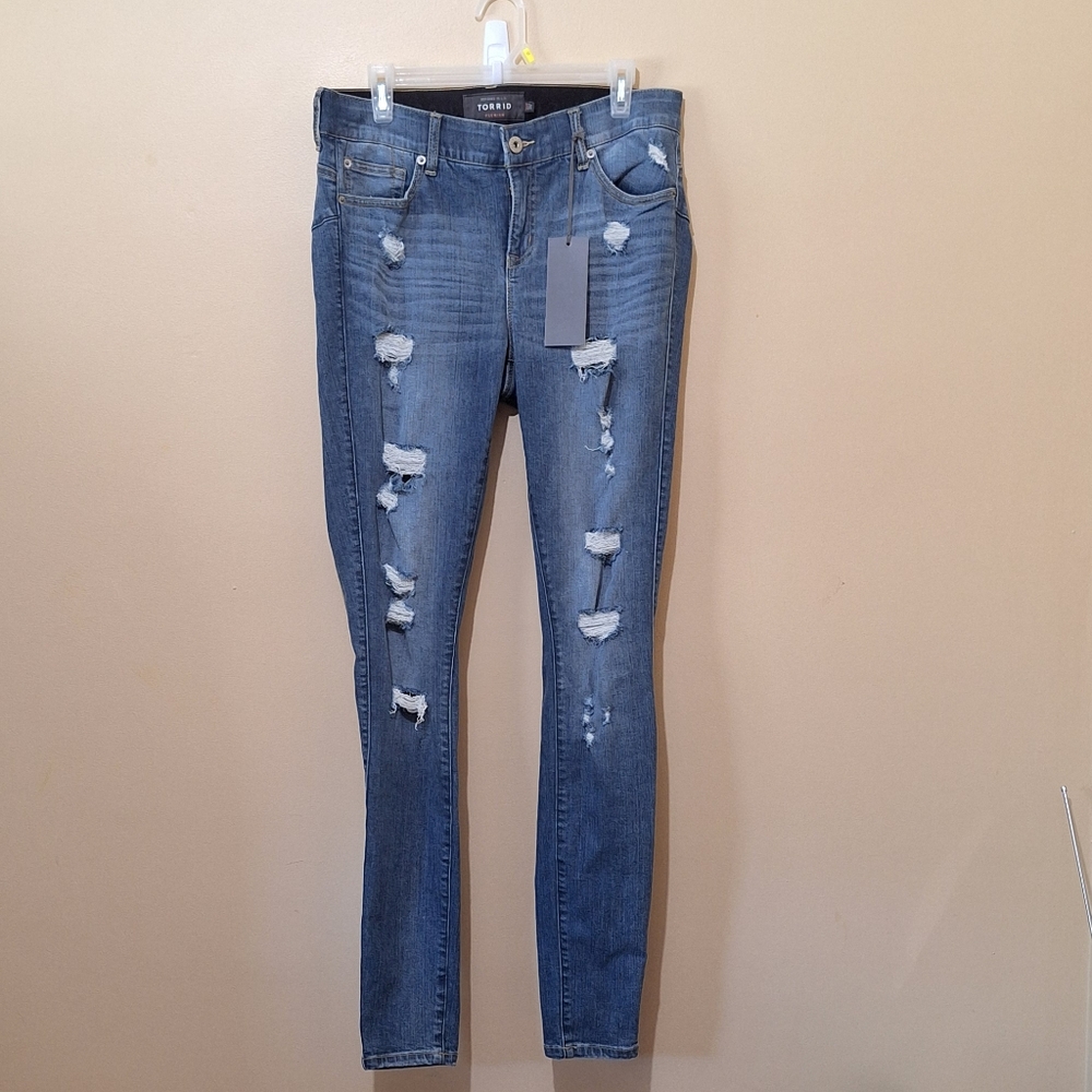 NWT Torrid Bombshell Skinny Distressed Jeans Tall